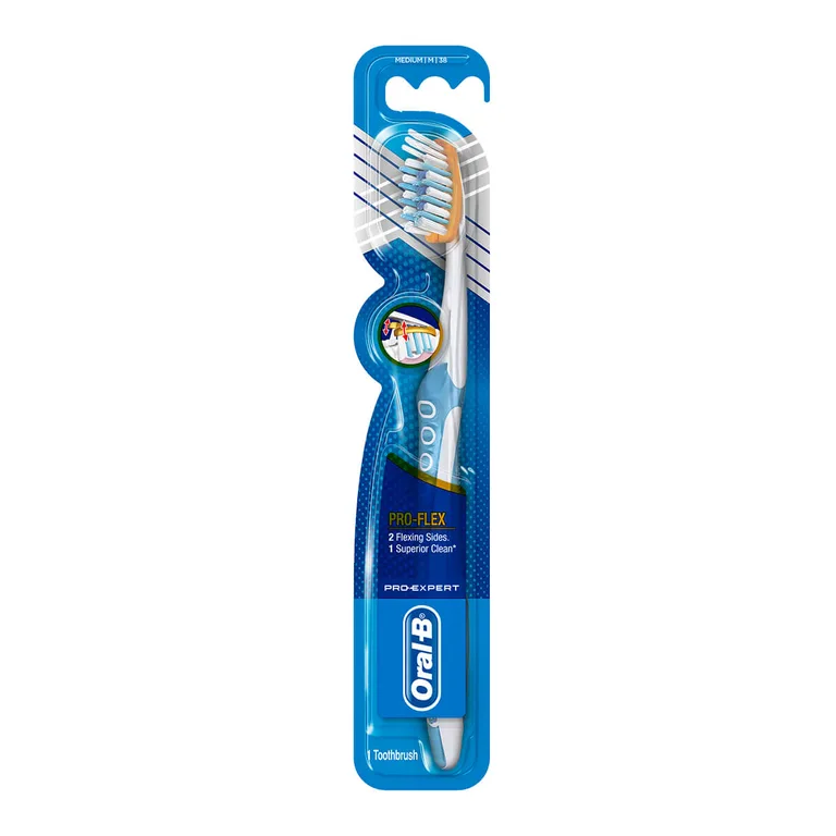 Oral-B ORAL-B PRO-CLEAN Manual Toothbrush – Removes Plaque & Fights Bad Breath – Medium, 1