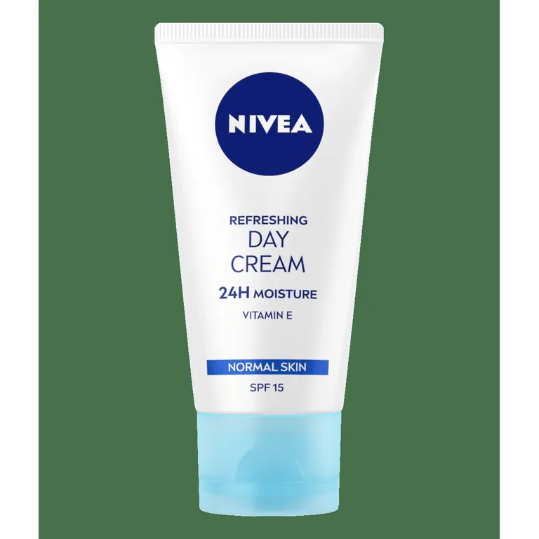 NIVEA Refreshing Day Cream Moisturiser SPF15 Normal Skin 50ml
